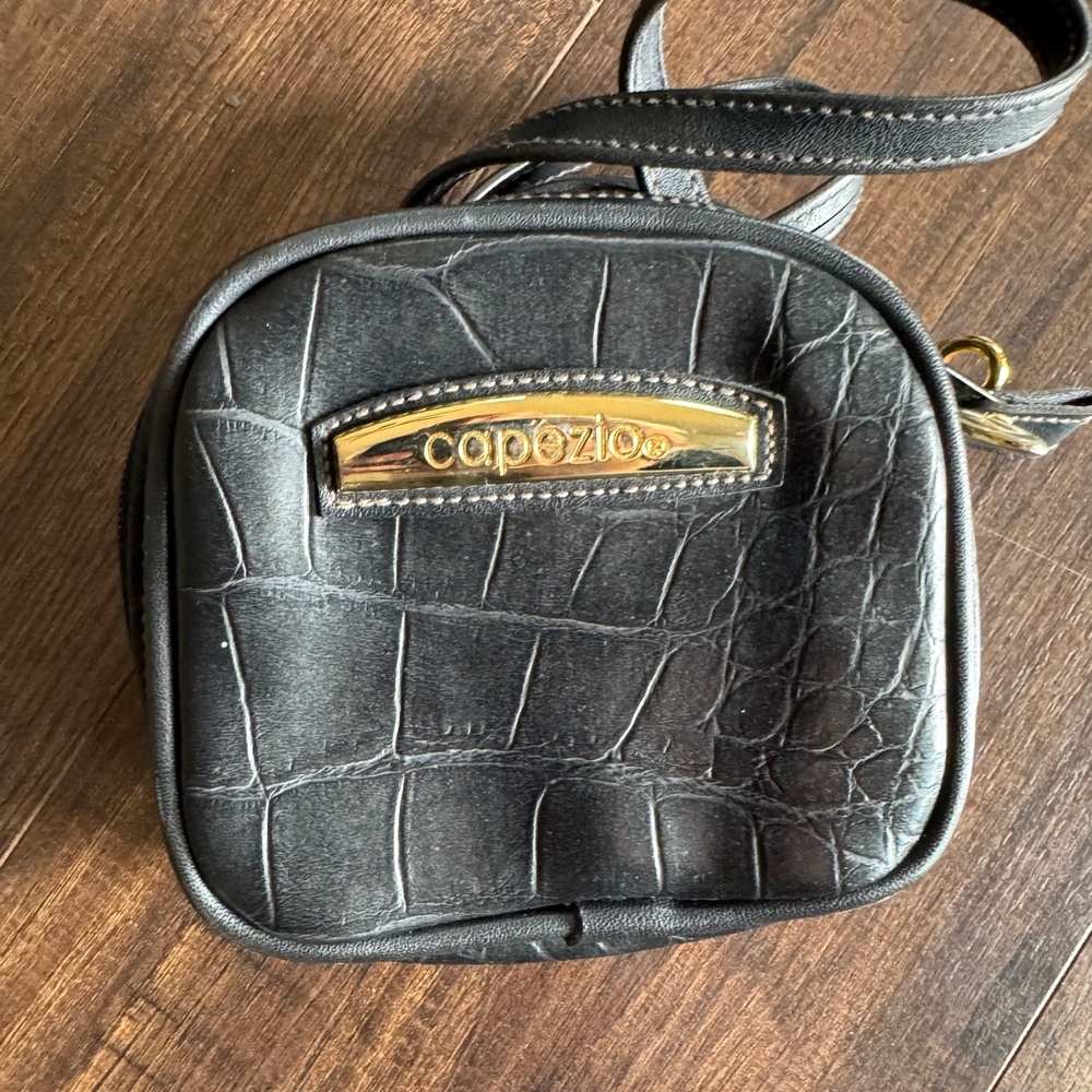 Capezio Black and Gold Leather Shoulder Bag Purse Vintage Minimalist 90s